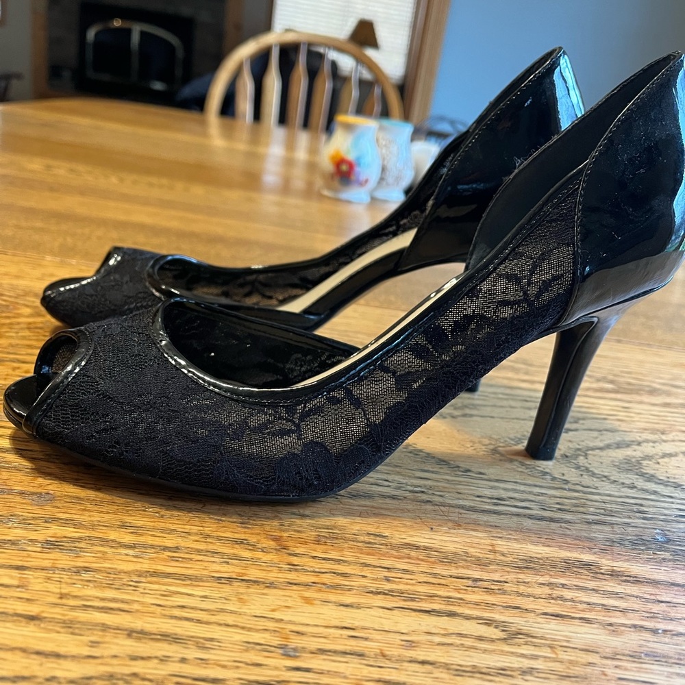 Like new black Kelly & Katie size 8 medium heels